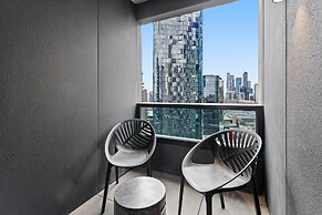 2-bed Inner-city Pad With Pool,