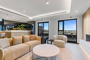 2-bed Inner-city Pad With Pool,