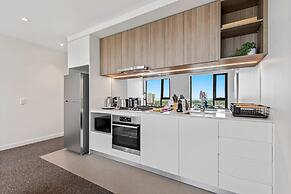2-bed Inner-city Pad With Pool,