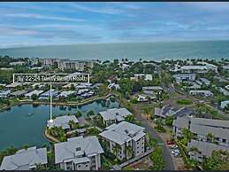 Bright 3-bedroom Beachside Stay With Pool & BBQ