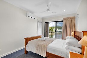 Bright 3-bedroom Beachside Stay With Pool & BBQ