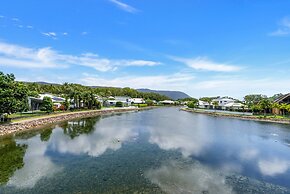 Bright 3-bedroom Beachside Stay With Pool & BBQ