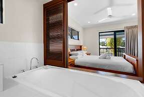 Bright 3-bedroom Beachside Stay With Pool & BBQ