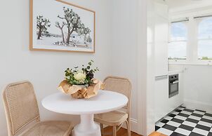 Executive Studio With Patio Near Trains