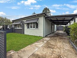 Spacious 3-bedroom Home With Private Pool & BBQ