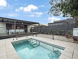 Spacious 3-bedroom Home With Private Pool & BBQ