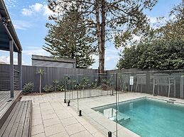 Spacious 3-bedroom Home With Private Pool & BBQ
