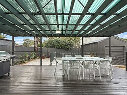 Spacious 3-bedroom Home With Private Pool & BBQ