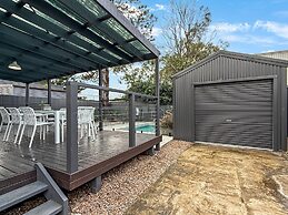 Spacious 3-bedroom Home With Private Pool & BBQ