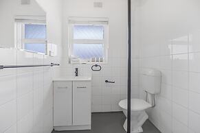 3-bed Campbelltown Stay With Private Balcony