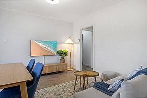 3-bed Campbelltown Stay With Private Balcony