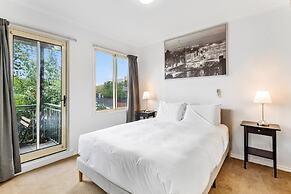 Chic 2-bed Apartment Near Albert Park
