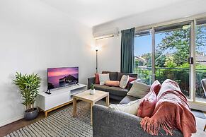 Chic 2-bed Apartment Near Albert Park