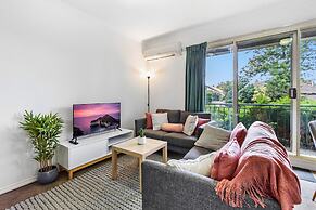 Chic 2-bed Apartment Near Albert Park