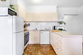 Chic 2-bed Apartment Near Albert Park