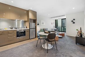 Chic Apartment In Melbournes Heart