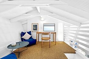 2-bed Coastal Haven With Pool by Sunshine Beach