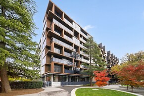 Chic Inner-city 2-bed Abode With Pool, Gym & Sauna