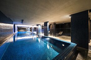 Chic Inner-city 2-bed Abode With Pool, Gym & Sauna
