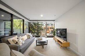 Chic Inner-city 2-bed Abode With Pool, Gym & Sauna