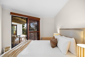 Beachside 4-bed Retreat With Study Nook & Views