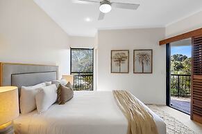Beachside 4-bed Retreat With Study Nook & Views