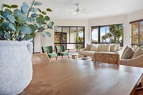 Beachside 4-bed Retreat With Study Nook & Views