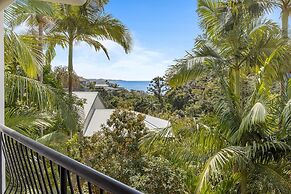 Beachside 4-bed Retreat With Study Nook & Views