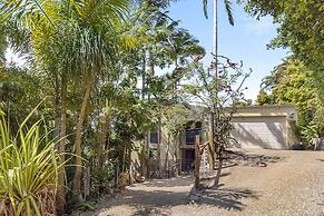 Beachside 4-bed Retreat With Study Nook & Views