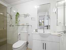 Bright 2-bed Apartment Near Narrabeen Beach