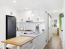 Bright 2-bed Apartment Near Narrabeen Beach