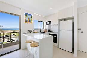 Beachfront Studio With Balcony & Stunning Views