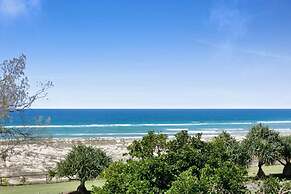 Beachfront Studio With Balcony & Stunning Views