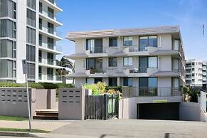 Beachfront Studio With Balcony & Stunning Views