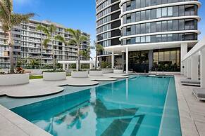 Oceanfront 2-bed With Spectacular View Pool & Gym