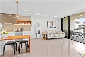 Stylish West End Stay With Rooftop Pool & BBQ
