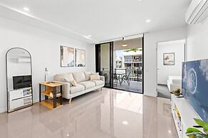 Stylish West End Stay With Rooftop Pool & BBQ