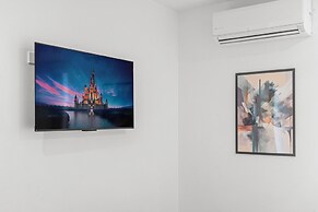 Stylish West End Stay With Rooftop Pool & BBQ