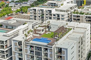 Stylish West End Stay With Rooftop Pool & BBQ