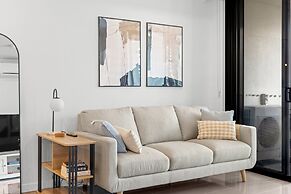 Stylish West End Stay With Rooftop Pool & BBQ