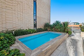 Charming 1-bed Apartment With a Balcony