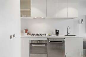 Charming 1-bed Apartment With a Balcony