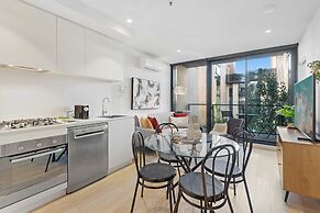 Charming 1-bed Apartment With a Balcony
