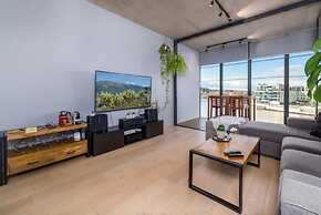 Stunning 1BR Apartment With Water Views