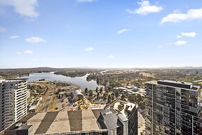 Refined 2-bed With Luxurious Building Amenities