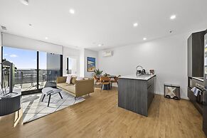 Refined 2-bed With Luxurious Building Amenities