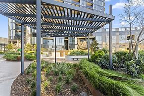 Refined 2-bed With Luxurious Building Amenities