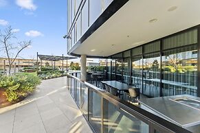 Refined 2-bed With Luxurious Building Amenities