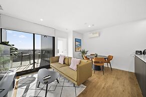 Refined 2-bed With Luxurious Building Amenities
