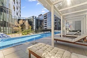 Refined 2-bed With Luxurious Building Amenities
